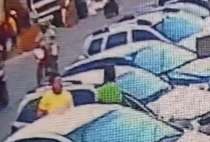 O crime foi registrado por uma câmera de videomonitoramento do entorno do supermercado