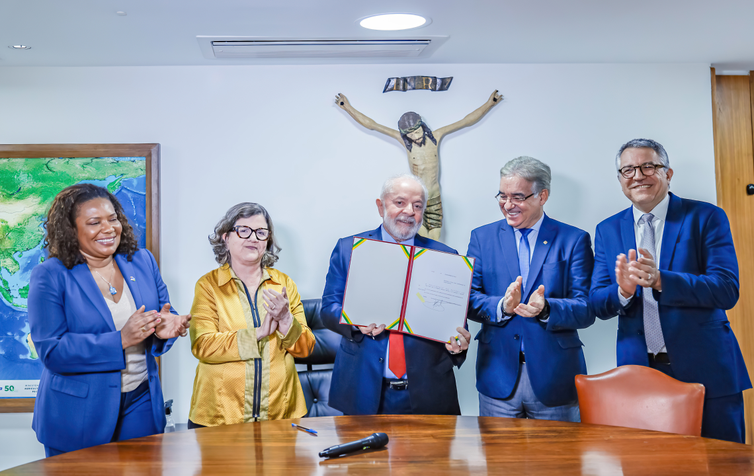 Presidente Lula assina PL que reconhece o forró como manifestação da cultura nacional/Foto: Ricardo Stuckert/ PR
