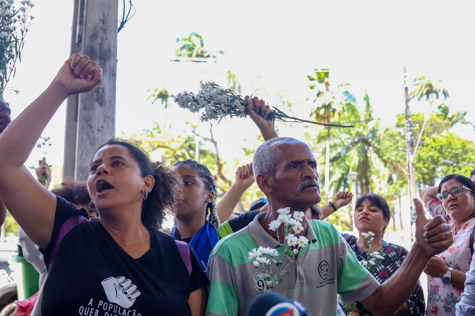 Parentes de Miguel participaram de atos na frente do Palácio da Justiça, no Recife