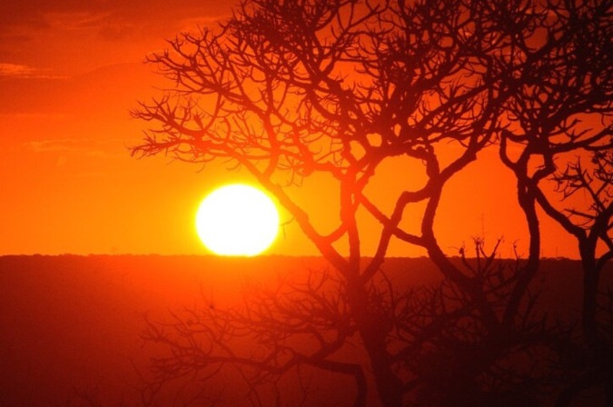 A onda de calor está relacionada com o fenômeno El Niño e as emissões de gases de efeito estufa/foto: Ed Alves/CB/D.A Press A onda de calor está relacionada com o fenômeno El Niño e as emissões de gases de efeito estufa/foto: Ed Alves/CB/D.A Press