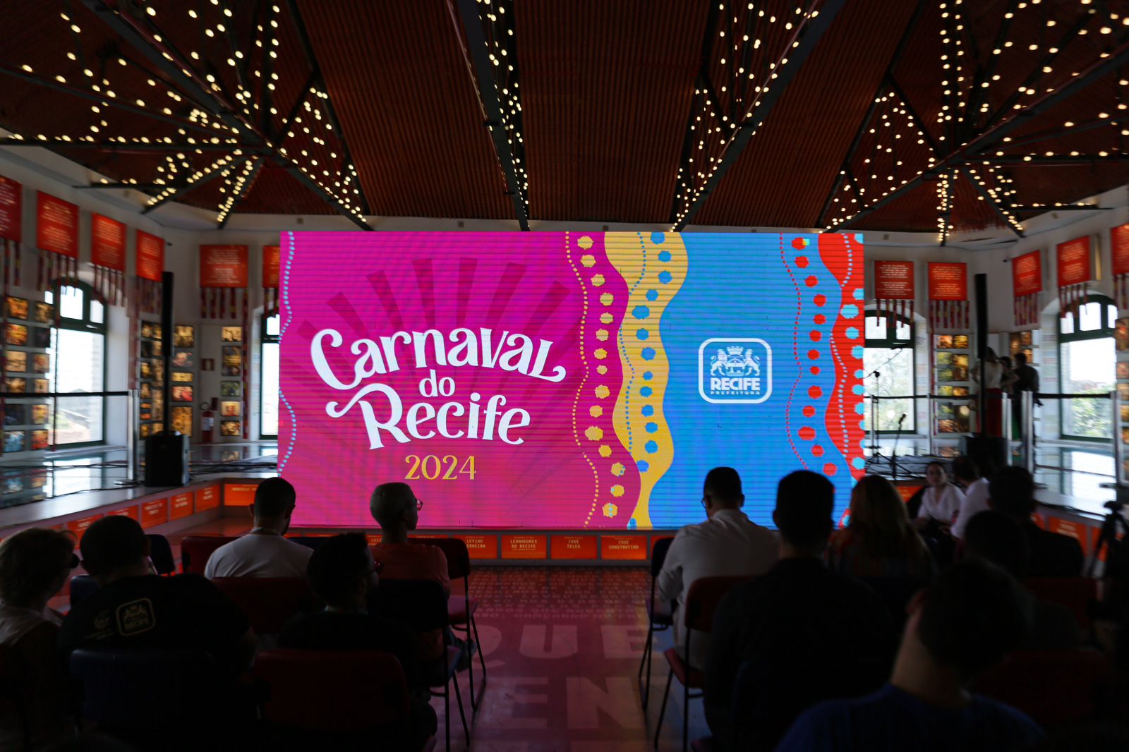 O carnaval será realizado nos tradicionais 44 polos da cidade e terá mais de 3 mil atrações.
