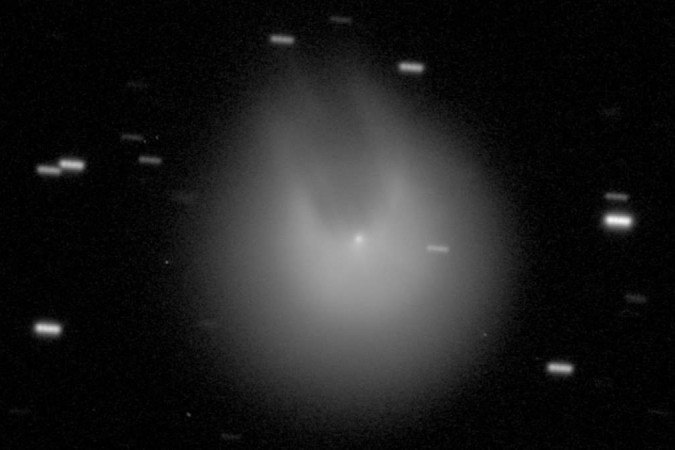 O 'cometa do diabo' recebe esse nome devido aos 'chifres' que se formam na cauda dele/foto: Comet Chasers/Richard Miles