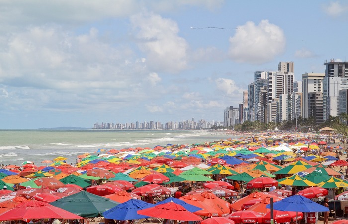 Banhistas devem ficar atentos para áreas de risco de tubarão/Foto: Arquivo/DP Banhistas devem ficar atentos para áreas de risco de tubarão/Foto: Arquivo/DP