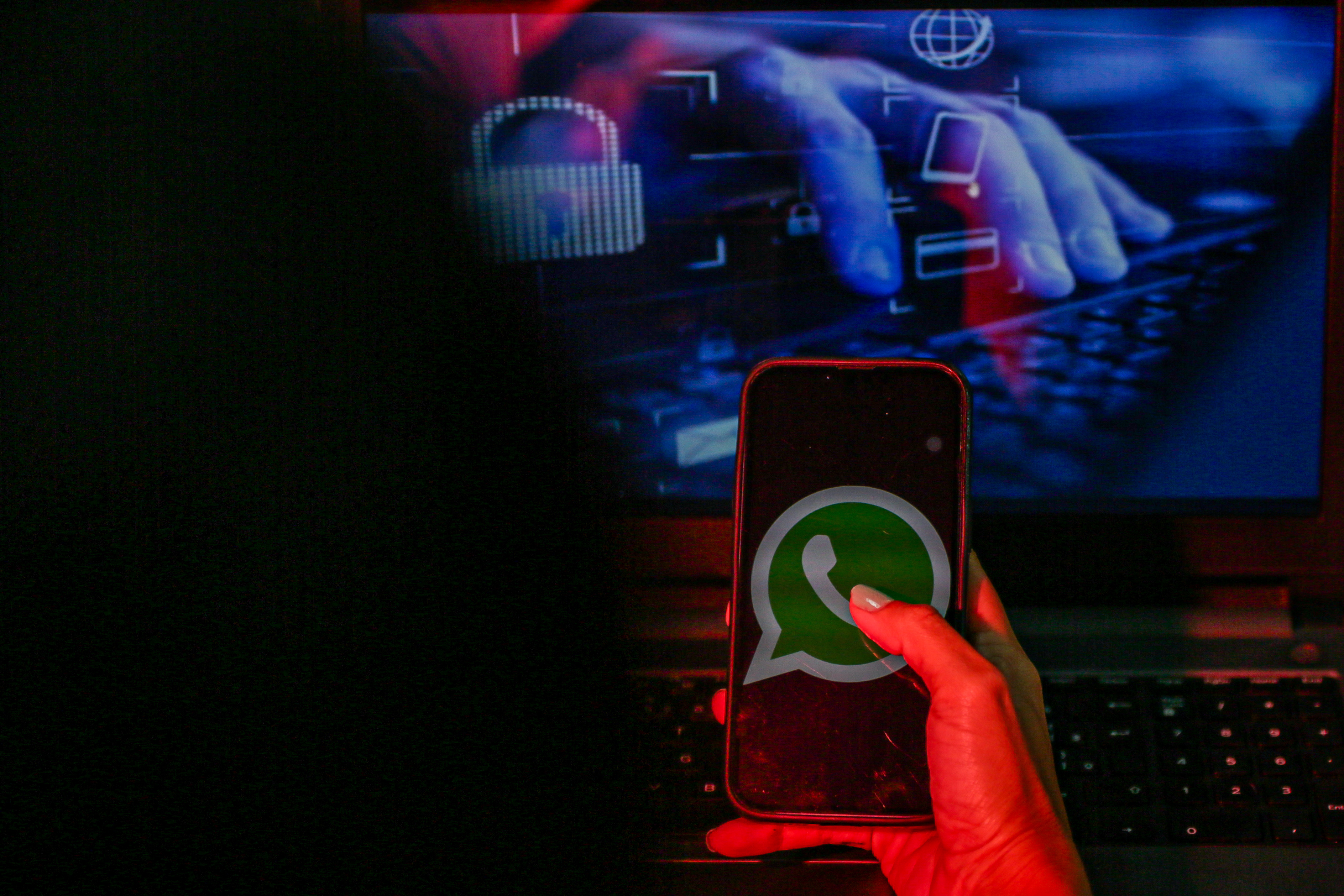 As adolescentes, que t&ecirc;m entre 13 e 15 anos, afirmaram  que est&atilde;o sendo v&iacute;timas da adultera&ccedil;&atilde;o de fotos que fazem liga&ccedil;&atilde;o com  conte&uacute;dos pornogr&aacute;ficos e de nudez/Rafael Vieira/DP