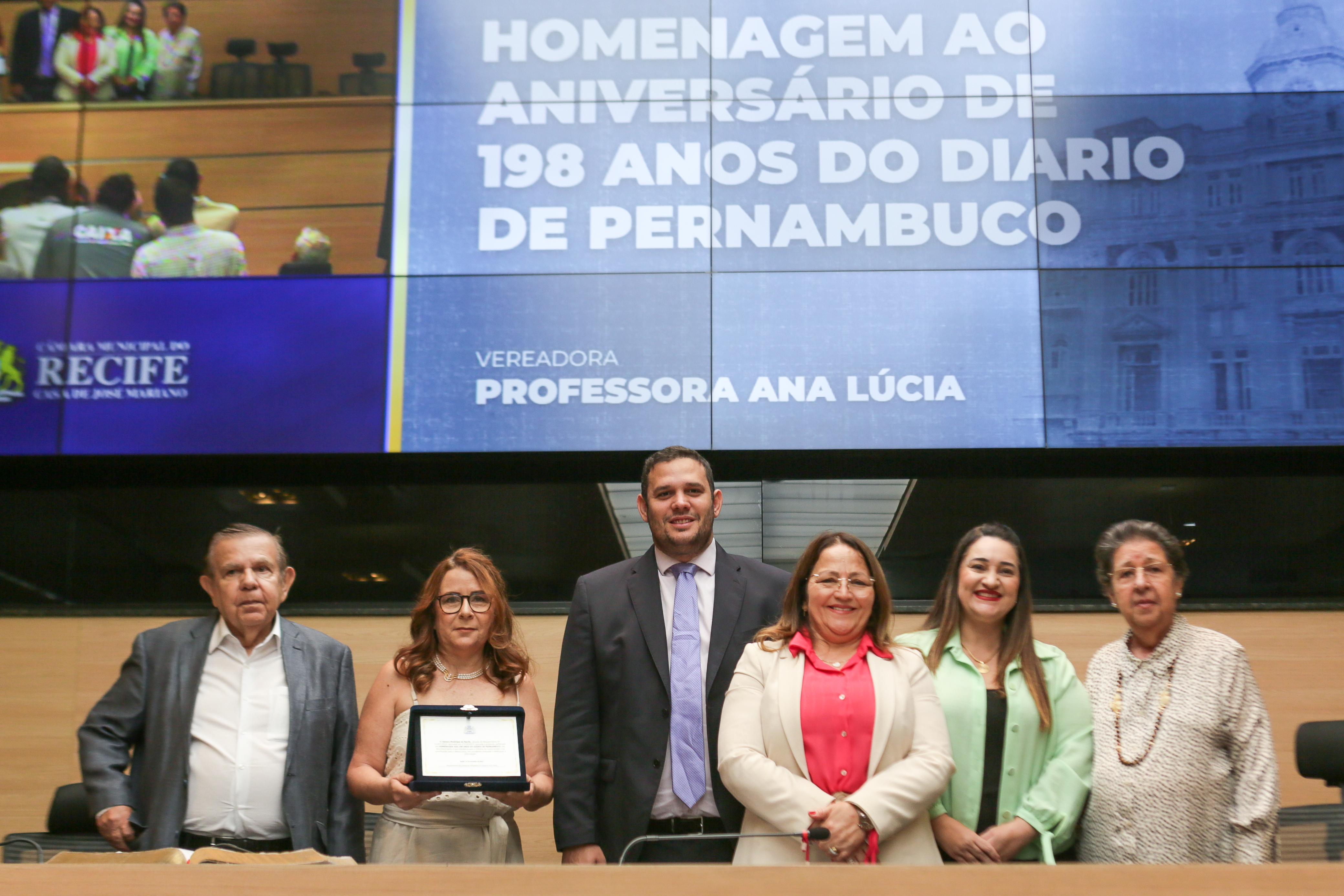 João Alberto, Paula Losada, Eriberto Rafael, Ana Lúcia, Aline Mariano e Margarida Cantarelli participaram da homenagem ao DP/Foto: Rafael Vieira / DP João Alberto, Paula Losada, Eriberto Rafael, Ana Lúcia, Aline Mariano e Margarida Cantarelli participaram da homenagem ao DP/Foto: Rafael Vieira / DP