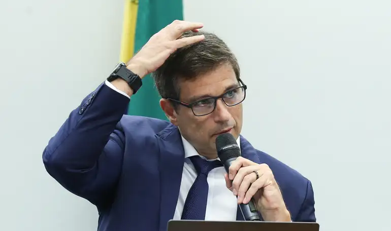 O rotativo do cartão de crédito é uma linha de crédito pré-aprovada no cartão/Foto Lula Marques/ Agência Brasil O rotativo do cartão de crédito é uma linha de crédito pré-aprovada no cartão/Foto Lula Marques/ Agência Brasil