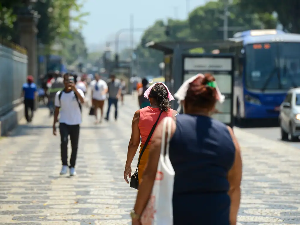 Popula&ccedil;&atilde;o enfrenta forte onda de calor no Rio de Janeiro/foto: Tomaz Silva/Ag&ecirc;ncia Brasil