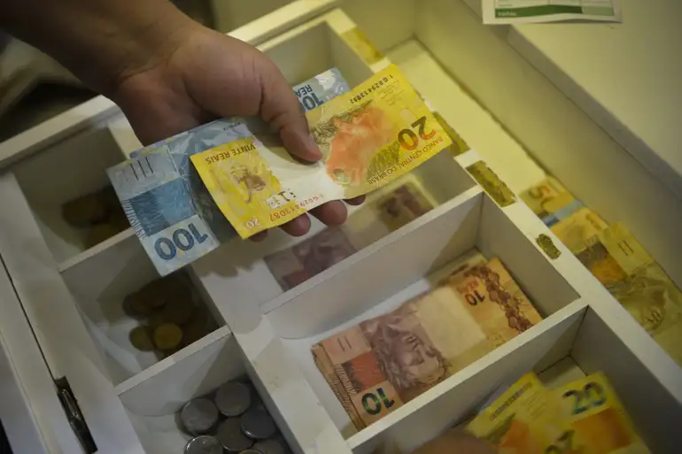 Desde o início de outubro, a Faixa 1 do Desenrola renegocia dívidas de até R$ 5 mil na plataforma desenvolvida pela B3/Crédito: Marcello Casal Jr / Agência Brasil