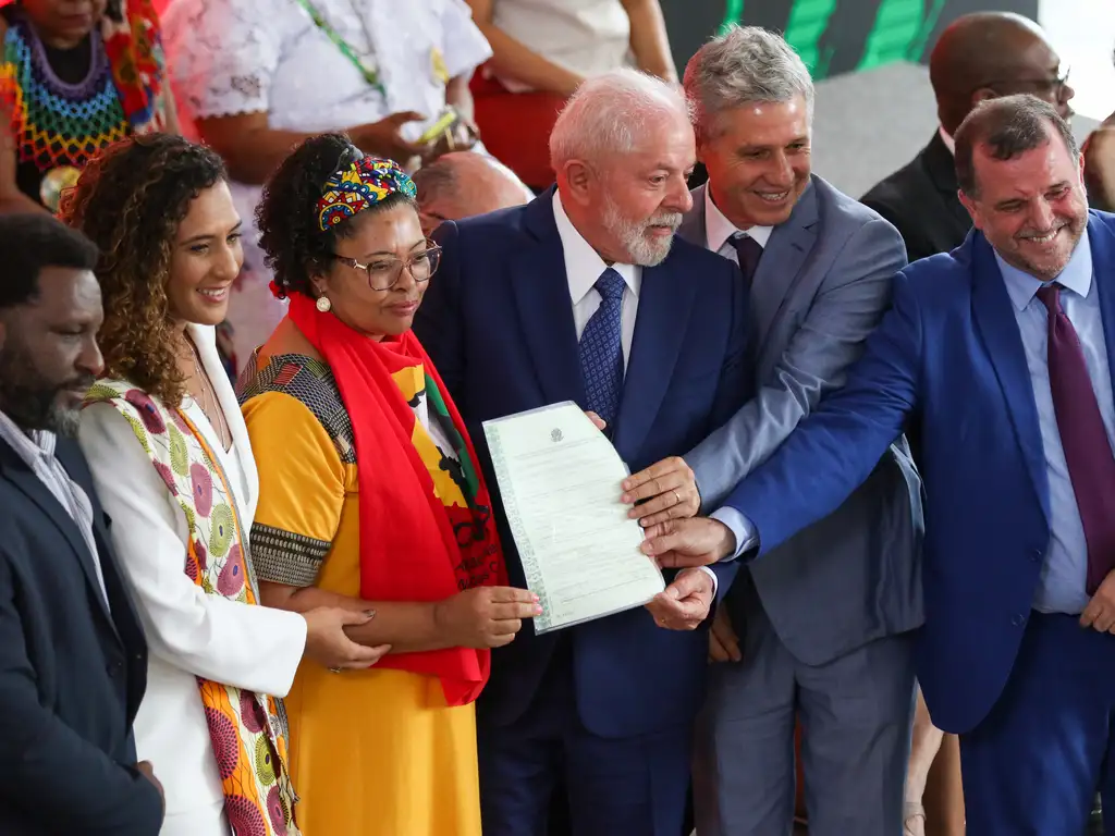 Em seu discurso, Lula afirmou que as medidas anunciadas são o pagamento de uma "dívida histórica que a supremacia branca construiu nesse país desde que ele foi descoberto"/foto: Fabio Rodrigues-Pozzebom/ Agência Brasil