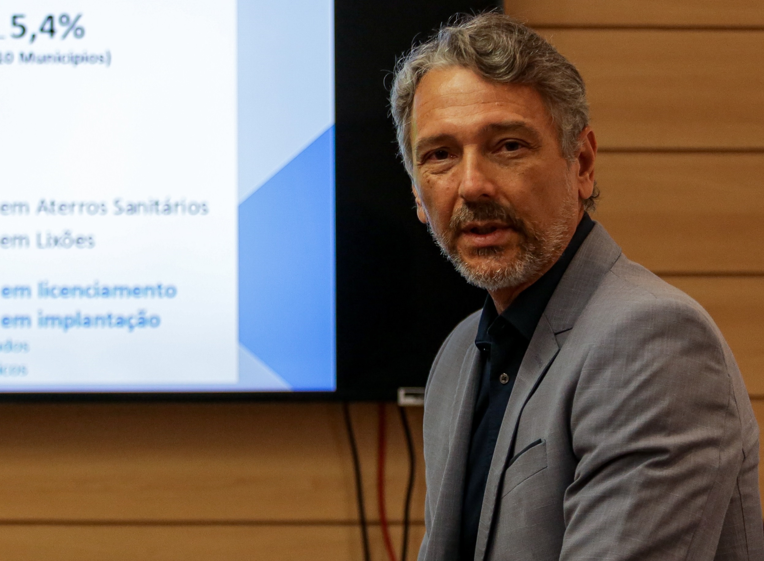 Teixeira destaca os prejuízos e desvio de finalidade, além de descrença entre a população