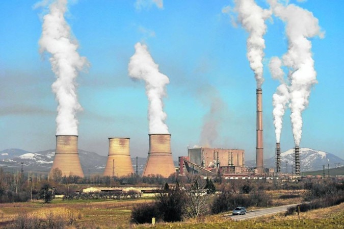 Em pauta a substituição dos combustíveis fósseis por energia limpa, uma vez que os hidrocarbonetos do carvão, gás natural e petróleo, são os principais geradores de gases de efeito estufa/foto: Nikolay Doychinov/AFP Em pauta a substituição dos combustíveis fósseis por energia limpa, uma vez que os hidrocarbonetos do carvão, gás natural e petróleo, são os principais geradores de gases de efeito estufa/foto: Nikolay Doychinov/AFP