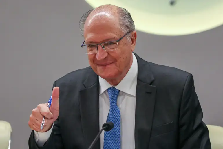 Varejistas nacionais alegam que pagam altos tributos que as concorrentes internacionais não pagam