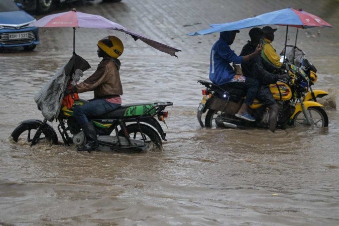 Região tem sido afetada há semanas por fortes tempestades e enchentes ligadas ao fenômeno meteorológico El Niño/Foto: AFP