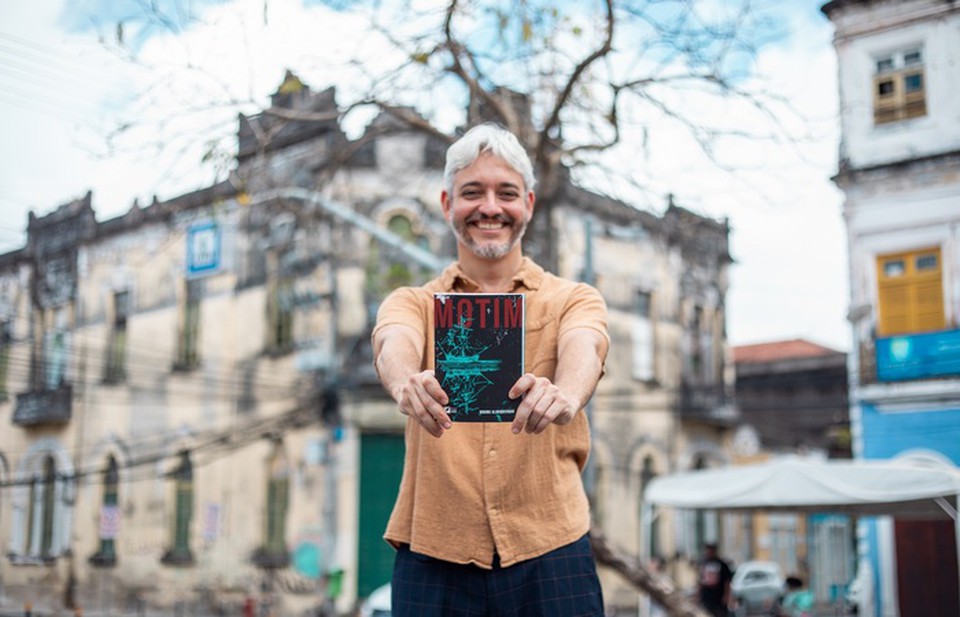 Bruno Albuquerque denuncia opressão colonial em 'MOTIM'/Rayanne Morais Bruno Albuquerque denuncia opressão colonial em 'MOTIM'/Rayanne Morais