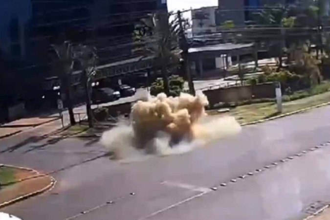 Cerca de seis segundos antes do susto, um carro passou próximo ao local/Foto: Correio Braziliense Cerca de seis segundos antes do susto, um carro passou próximo ao local/Foto: Correio Braziliense