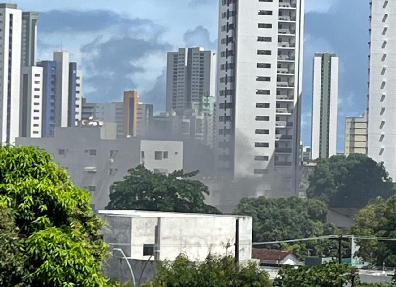 A fumaça pode ser vista de longe/Foto: Reprodução/Whatsapp A fumaça pode ser vista de longe/Foto: Reprodução/Whatsapp