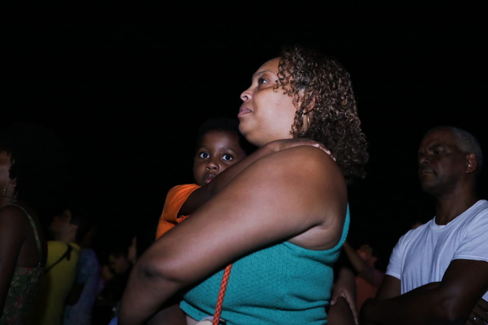 A funcionária pública Michelle Santiago, de 43 anos, levou seu filho, o pequeno João Pedro, de 5 anos, para prestigiar o espetáculo