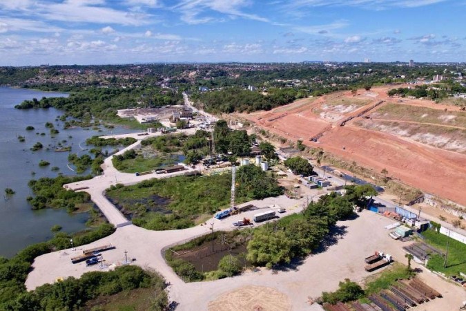Vista aérea do terreno afundado em um terreno no bairro Mutange, em Maceió, Alagoas, Brasil/Crédito: AFP