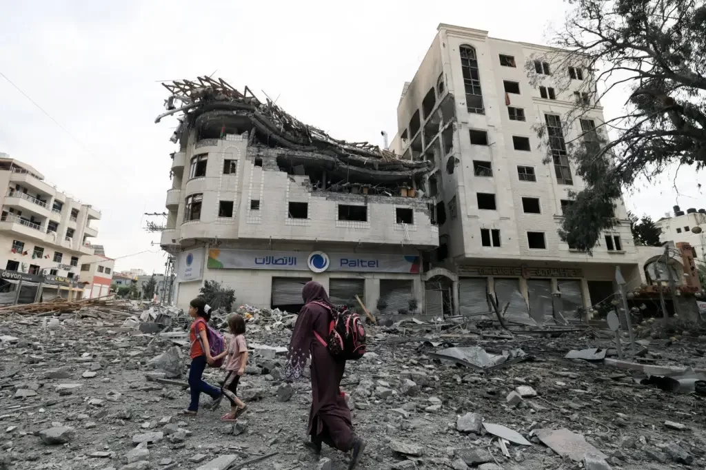 O Ministério da Saúde de Gaza, controlado pelo Hamas, comunicou em seu último balanço que morreram pelo menos 15.899 palestinos/Foto: Mahmud Hams/AFP O Ministério da Saúde de Gaza, controlado pelo Hamas, comunicou em seu último balanço que morreram pelo menos 15.899 palestinos/Foto: Mahmud Hams/AFP