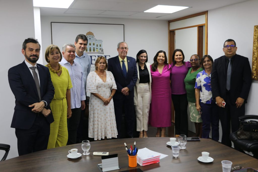 Prefeitos querem medidas para driblar a queda nos repasses federais/José Bonifácio Lira/Amupe Prefeitos querem medidas para driblar a queda nos repasses federais/José Bonifácio Lira/Amupe