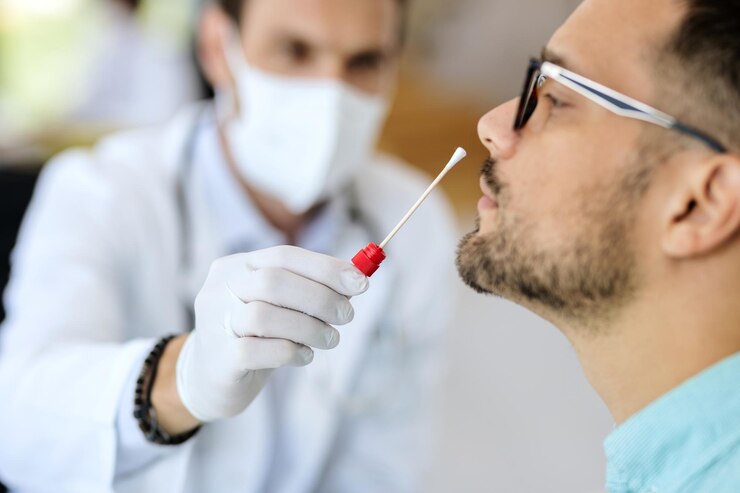 Os meses de outubro a dezembro não são considerados de alto risco para transmissão de vírus respiratórios em Pernambuco/Foto: Freepik