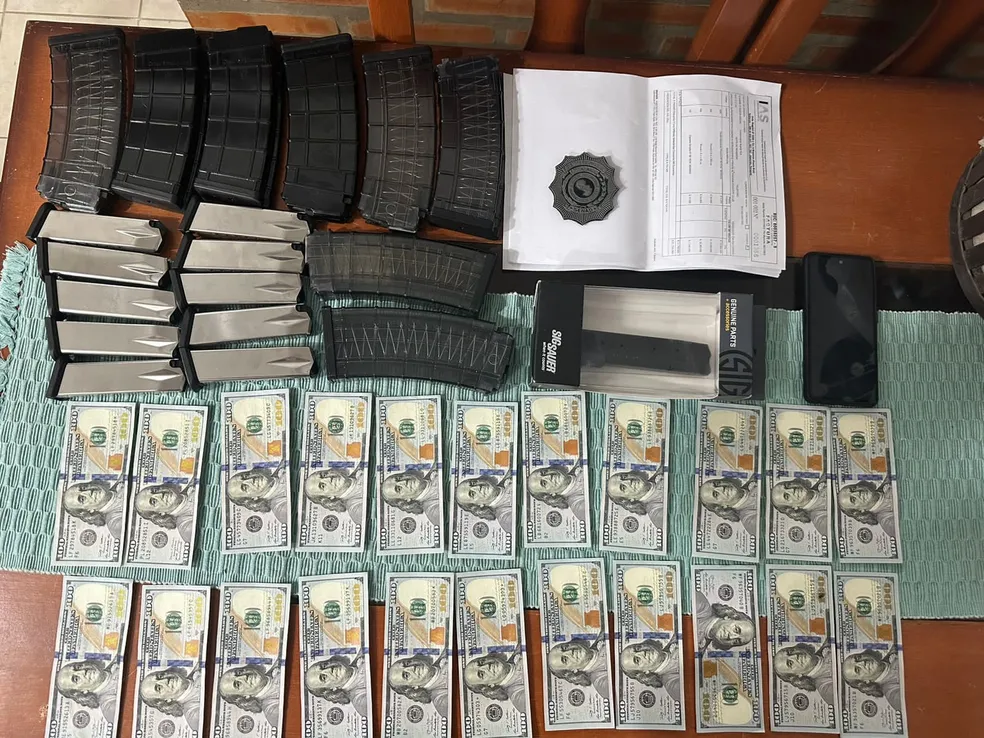 É estimado que a quadrilha tenha movimentado cerca de 245 milhões de dólares em apenas três anos com a venda ilegal de armas para o Brasil/Foto: Divulgação É estimado que a quadrilha tenha movimentado cerca de 245 milhões de dólares em apenas três anos com a venda ilegal de armas para o Brasil/Foto: Divulgação