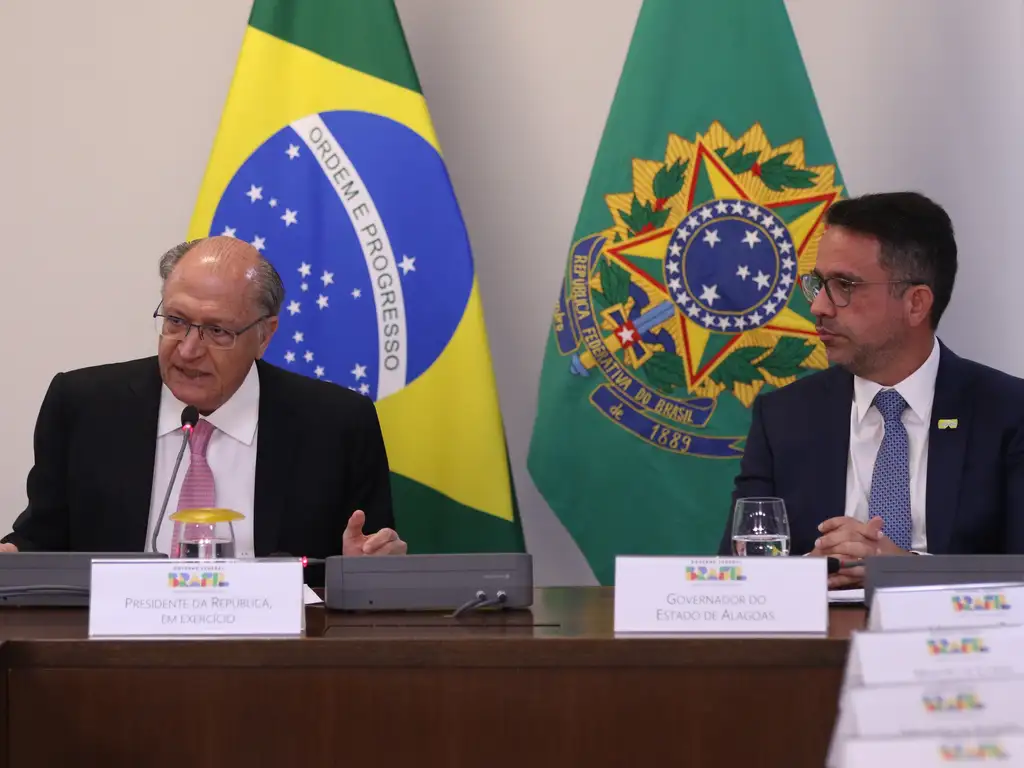 O presidente em exercício, Geraldo Alckmin, coordena reunião com nove ministros e o governador de Alagoas, Paulo Dantas/foto: Fabio Rodrigues-Pozzebom/ Agência Brasil O presidente em exercício, Geraldo Alckmin, coordena reunião com nove ministros e o governador de Alagoas, Paulo Dantas/foto: Fabio Rodrigues-Pozzebom/ Agência Brasil