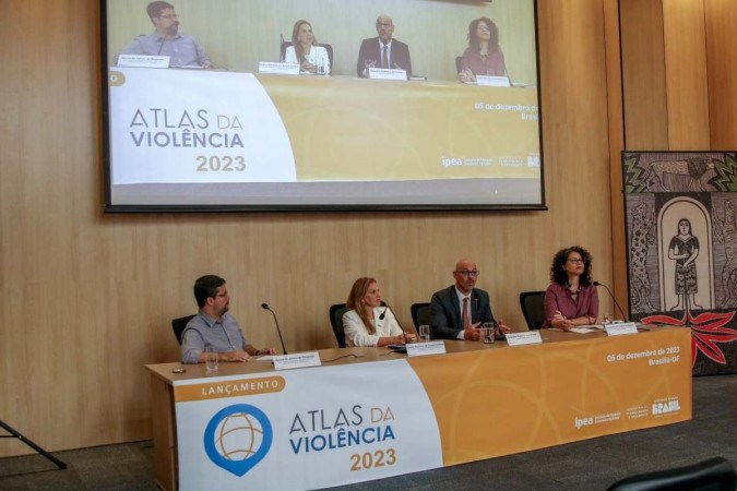 Lançamento do Atlas da Violência 2023, no Rio de Janeiro: taxa de homicídios no Brasil cai, mas cresce entre mulheres, negros, indígenas e população LGBT/foto: Jose Cruz/Agência Brasil Lançamento do Atlas da Violência 2023, no Rio de Janeiro: taxa de homicídios no Brasil cai, mas cresce entre mulheres, negros, indígenas e população LGBT/foto: Jose Cruz/Agência Brasil