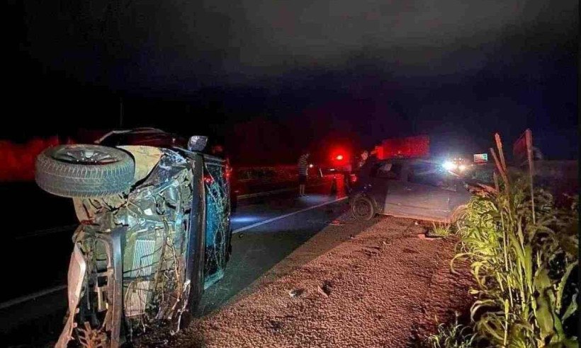 Cantor Zé Neto sofreu um grave acidente de trânsito no interior de SP