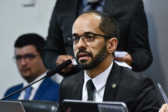 Leonard Magalhães foi indicado por Lula para exercer o cargo de defensor público-geral federal da Defensoria Pública da União (DPU)/foto: Geraldo Magela/Agência Senado Leonard Magalhães foi indicado por Lula para exercer o cargo de defensor público-geral federal da Defensoria Pública da União (DPU)/foto: Geraldo Magela/Agência Senado
