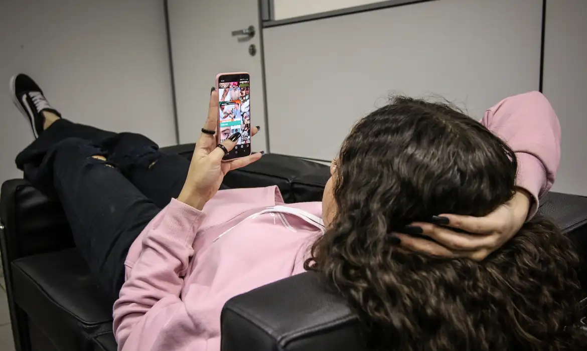 Percentual de jovens nem-nem entre as mulheres (28,9%) é quase o dobro do observado entre os homens (15,9%)/foto: Antonio Cruz/Agência Brasil Percentual de jovens nem-nem entre as mulheres (28,9%) é quase o dobro do observado entre os homens (15,9%)/foto: Antonio Cruz/Agência Brasil
