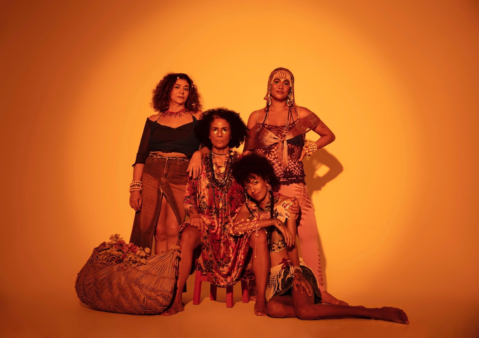 O musical Caetanas mistura obras de Caetano Veloso e ritmos da cultura popular nordestina/foto: Divulgação O musical Caetanas mistura obras de Caetano Veloso e ritmos da cultura popular nordestina/foto: Divulgação