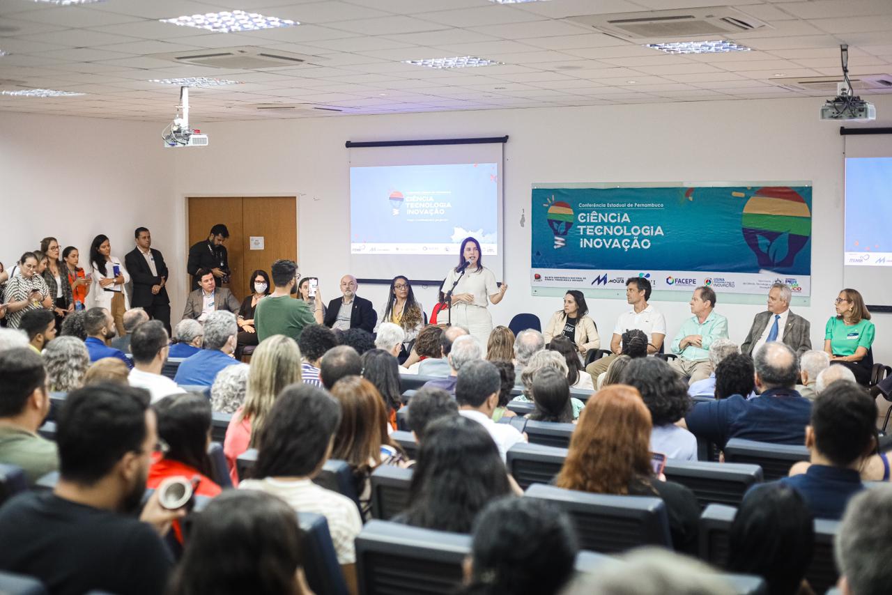 Governadora participou de evento na área de educação/Foto: Governo de Pernambuco/Divulgação