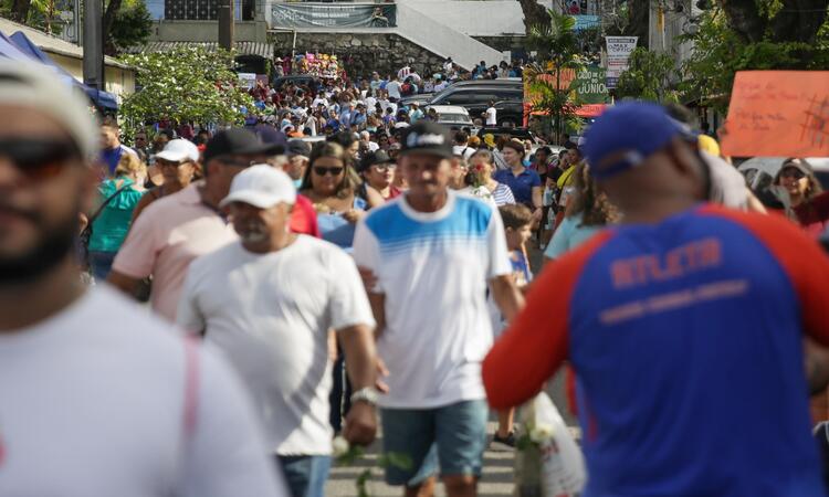 Ladeiras ficaram lotadas de devotos 