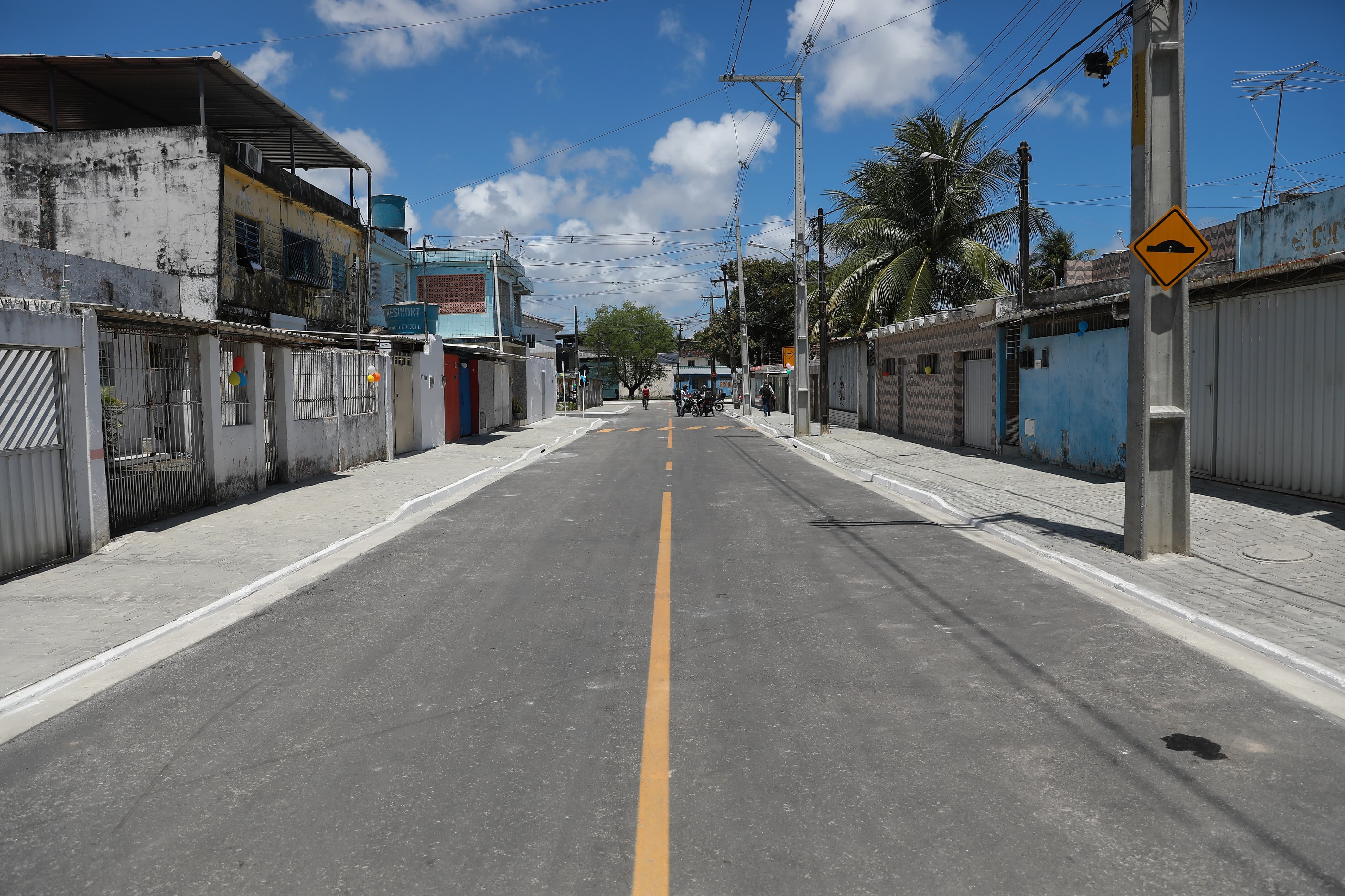 Rua foi revitalizada em Afogados, na Zona Oeste/Foto: Prefeitura do Recife/Divulgação Rua foi revitalizada em Afogados, na Zona Oeste/Foto: Prefeitura do Recife/Divulgação