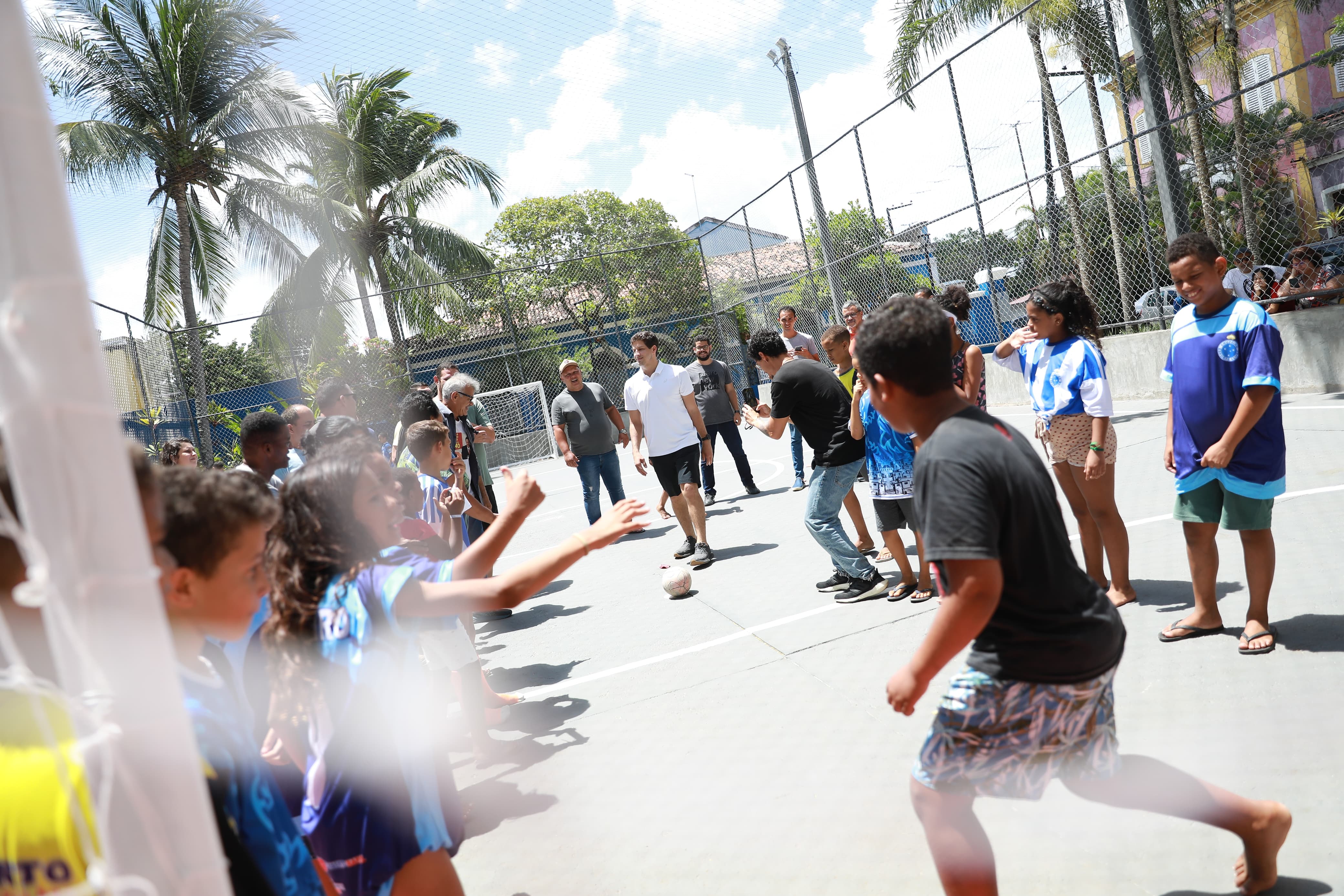 A praça foi entregue pelo prefeito da cidade, João Campos (PSB), no domingo (10)./Foto: Divulgação/PCR A praça foi entregue pelo prefeito da cidade, João Campos (PSB), no domingo (10)./Foto: Divulgação/PCR