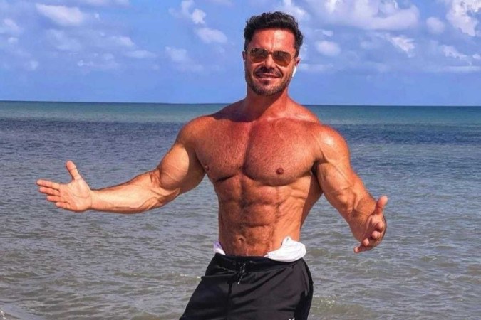 No Instagram, Cariani se apresenta como ''Professor Quimica/Professor Educação Física /Atleta Profissional/Empresario/Youtuber''/Crédito: Reprodução/Instagram @renato_cariani No Instagram, Cariani se apresenta como ''Professor Quimica/Professor Educação Física /Atleta Profissional/Empresario/Youtuber''/Crédito: Reprodução/Instagram @renato_cariani