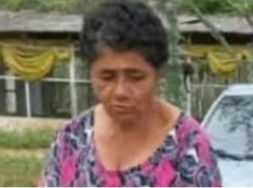 Mulher identificada como Rosilda foi achada morta dentro de fossa/Foto: Reprodução/Redes Sociais Mulher identificada como Rosilda foi achada morta dentro de fossa/Foto: Reprodução/Redes Sociais