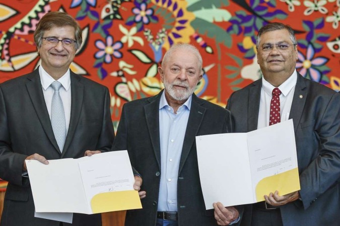Presidente da República, Luiz Inácio Lula da Silva, durante cerimônia de indicações de Flávio Dino ao cargo de ministro do Supremo Tribunal Federal e de Paulo Gonet ao cargo de procurador-geral da República, no Palácio da Alvorada/Crédito: Ricardo Stuckert / PR Presidente da República, Luiz Inácio Lula da Silva, durante cerimônia de indicações de Flávio Dino ao cargo de ministro do Supremo Tribunal Federal e de Paulo Gonet ao cargo de procurador-geral da República, no Palácio da Alvorada/Crédito: Ricardo Stuckert / PR