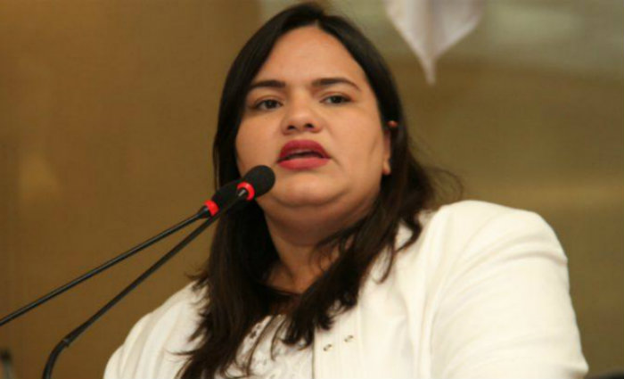 Mivhelle Collins foi contra título