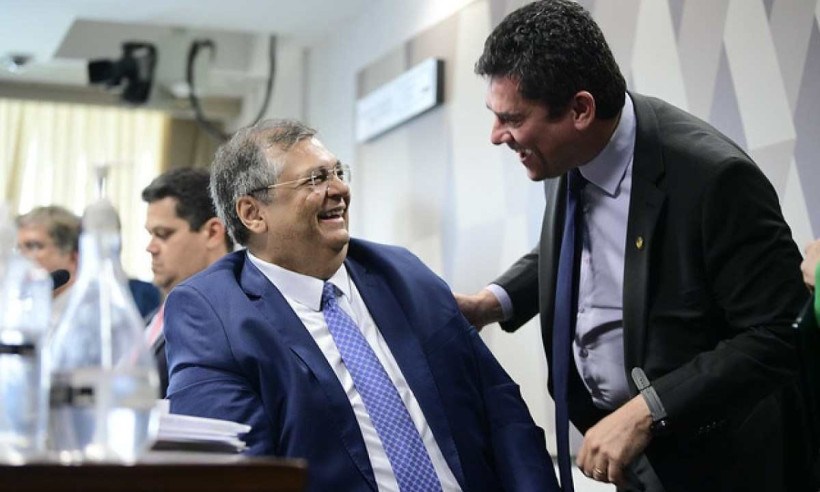 Dino e Moro se cumprimentam antes de sabatina na Comissão de Constituição e Justiça do Senado/foto: Pedro França/Agência Senado Dino e Moro se cumprimentam antes de sabatina na Comissão de Constituição e Justiça do Senado/foto: Pedro França/Agência Senado