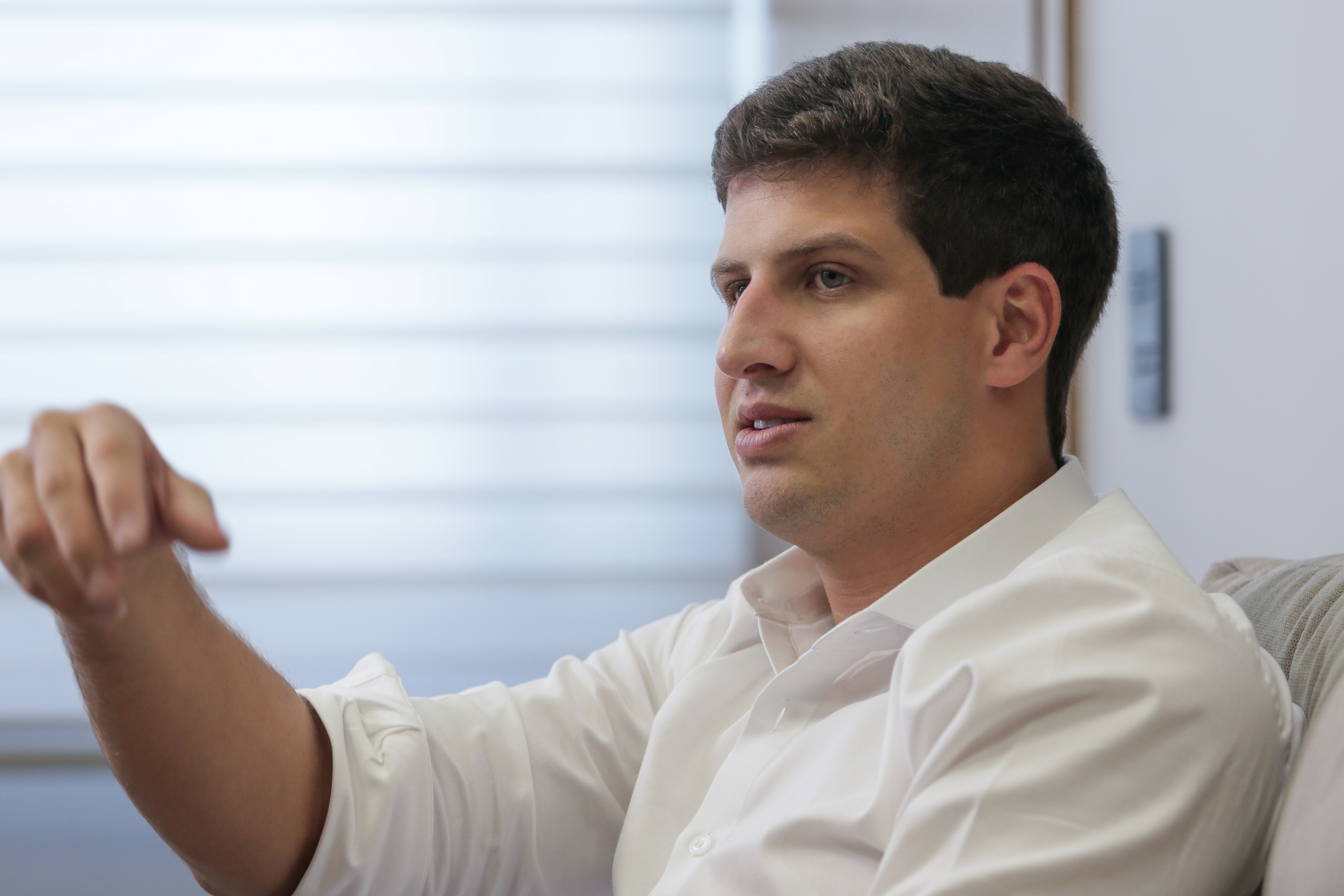 Prefeito João Campos durante entrevista ao Diario/Rafael Vieira/DP Foto