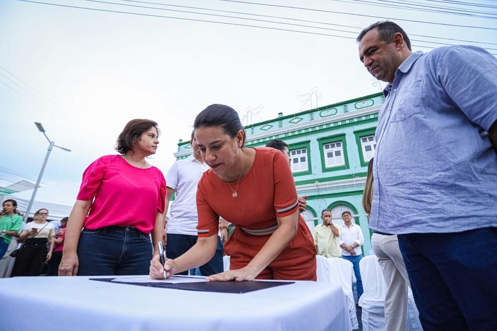 /Raquel Lyra assinou ordem de serviço para recuperação da PE-109 e autorizou licitação para obras na PE-112 neste sábado (17). Foto: Janaína Pepeu/Secom /Raquel Lyra assinou ordem de serviço para recuperação da PE-109 e autorizou licitação para obras na PE-112 neste sábado (17). Foto: Janaína Pepeu/Secom