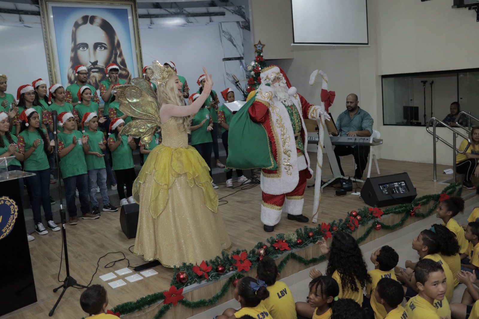 Papai Noel levou alegria para crianças atendidas por instituições/Foto: Neoenergia/ Divulgação Papai Noel levou alegria para crianças atendidas por instituições/Foto: Neoenergia/ Divulgação