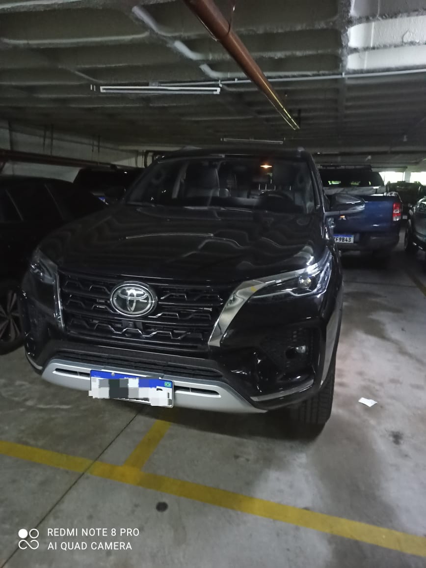 Carros de luxo foram apreendidos pelos policiais e encaminhados ao Depatri