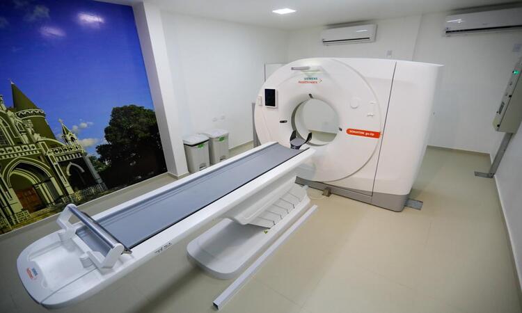 O tomógrafo oferece recursos para ampliação e acompanhamento das imagens, garantindo a otimização dos protocolos para a realização dos procedimentos/Foto: Miva Filho/Secom O tomógrafo oferece recursos para ampliação e acompanhamento das imagens, garantindo a otimização dos protocolos para a realização dos procedimentos/Foto: Miva Filho/Secom