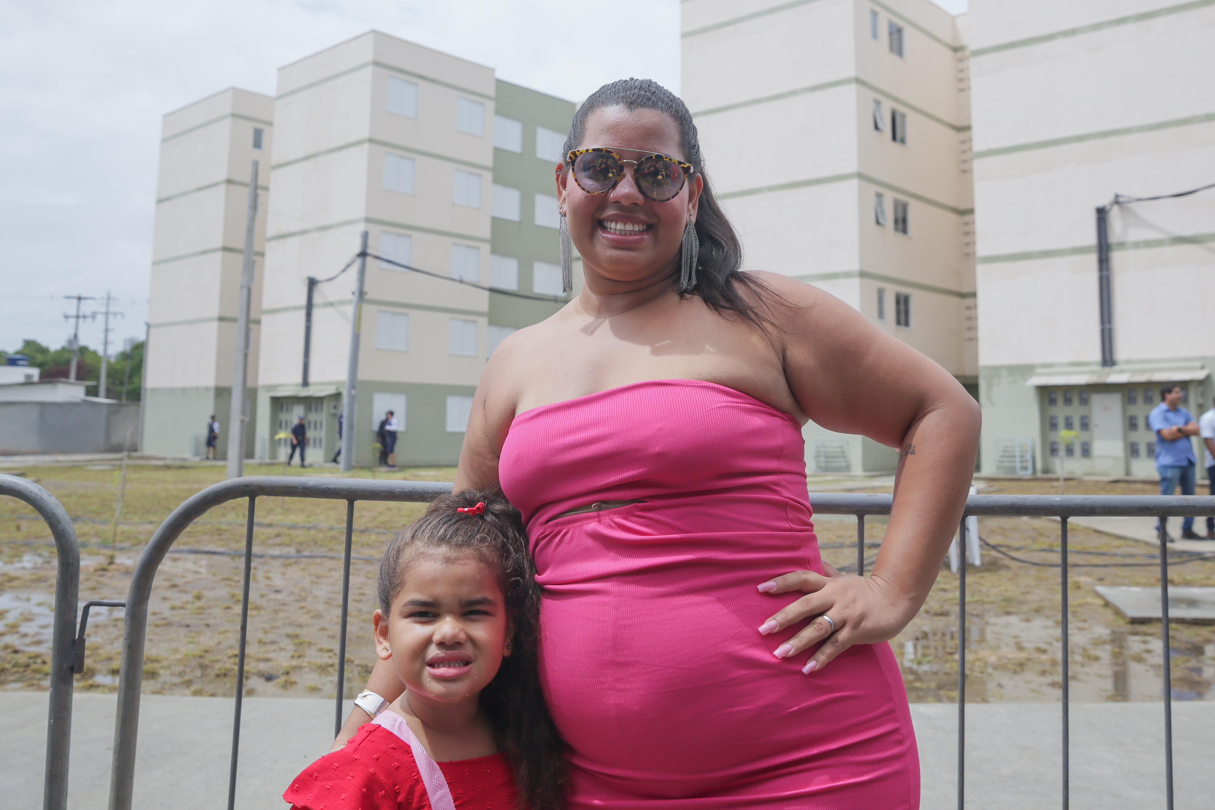 A dona de casa, Rayra Melo, celebra a realização de um sonho de ter um lar pra "chamar de seu" 