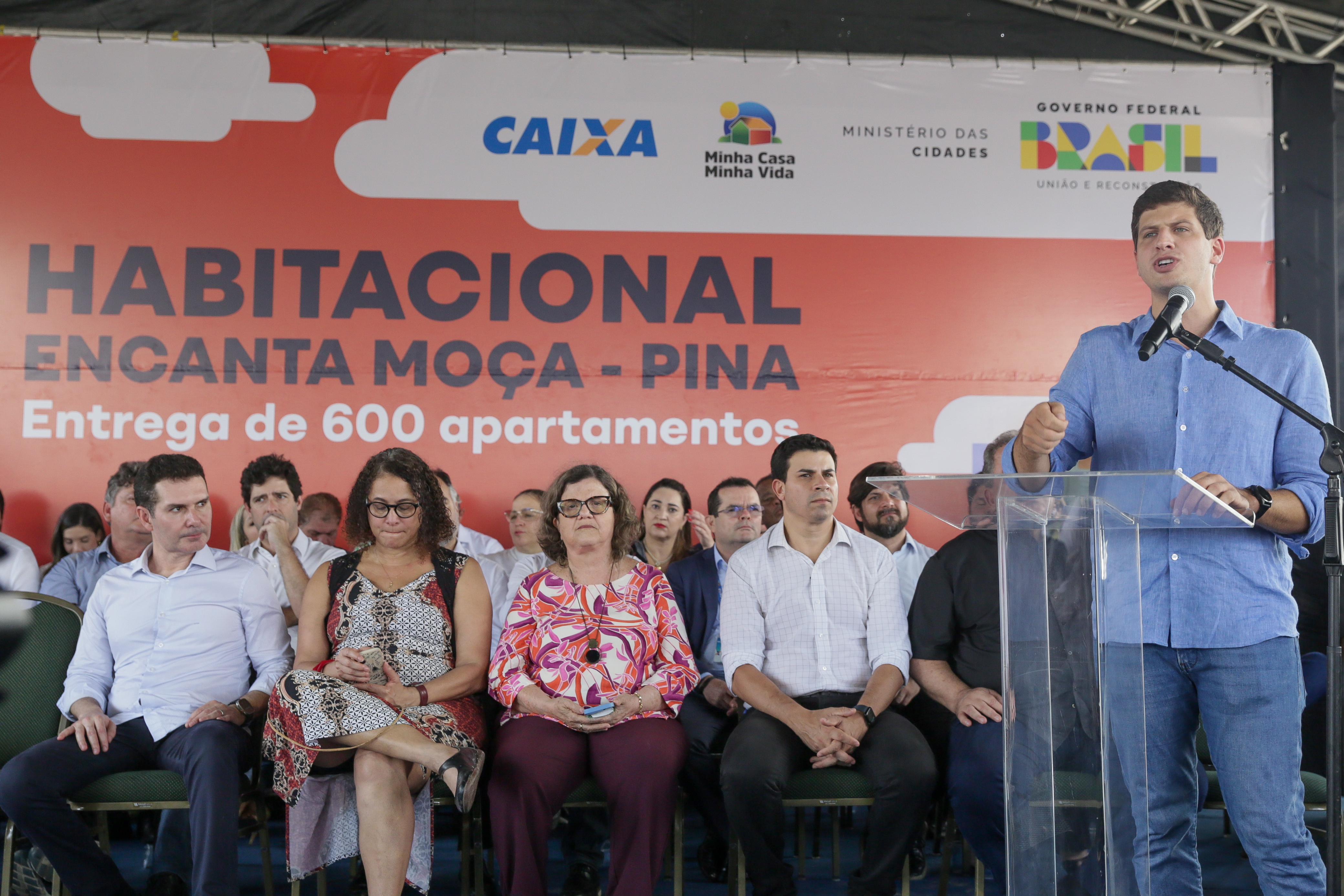 O Prefeito João Campos, durante solenidade, destacou os investimentos na área de moradia na cidade 
