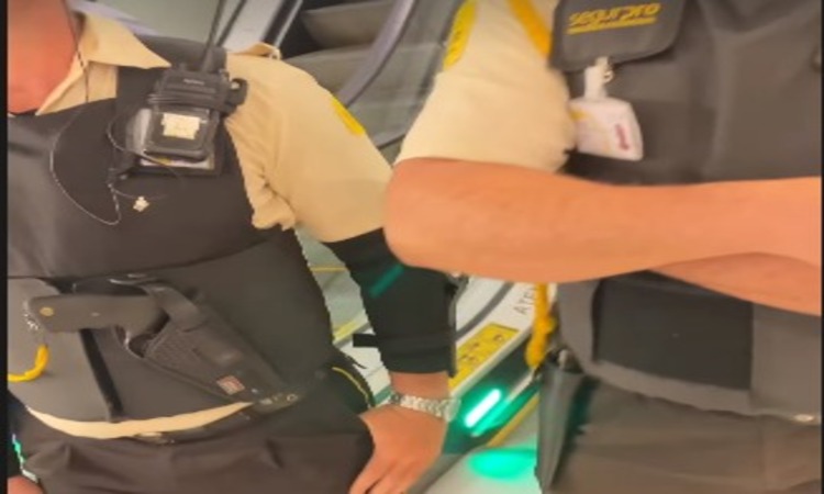 O rapaz foi impedido de entrar no Riomar por seguranças/Foto: Reprodução/Redes Sociais O rapaz foi impedido de entrar no Riomar por seguranças/Foto: Reprodução/Redes Sociais