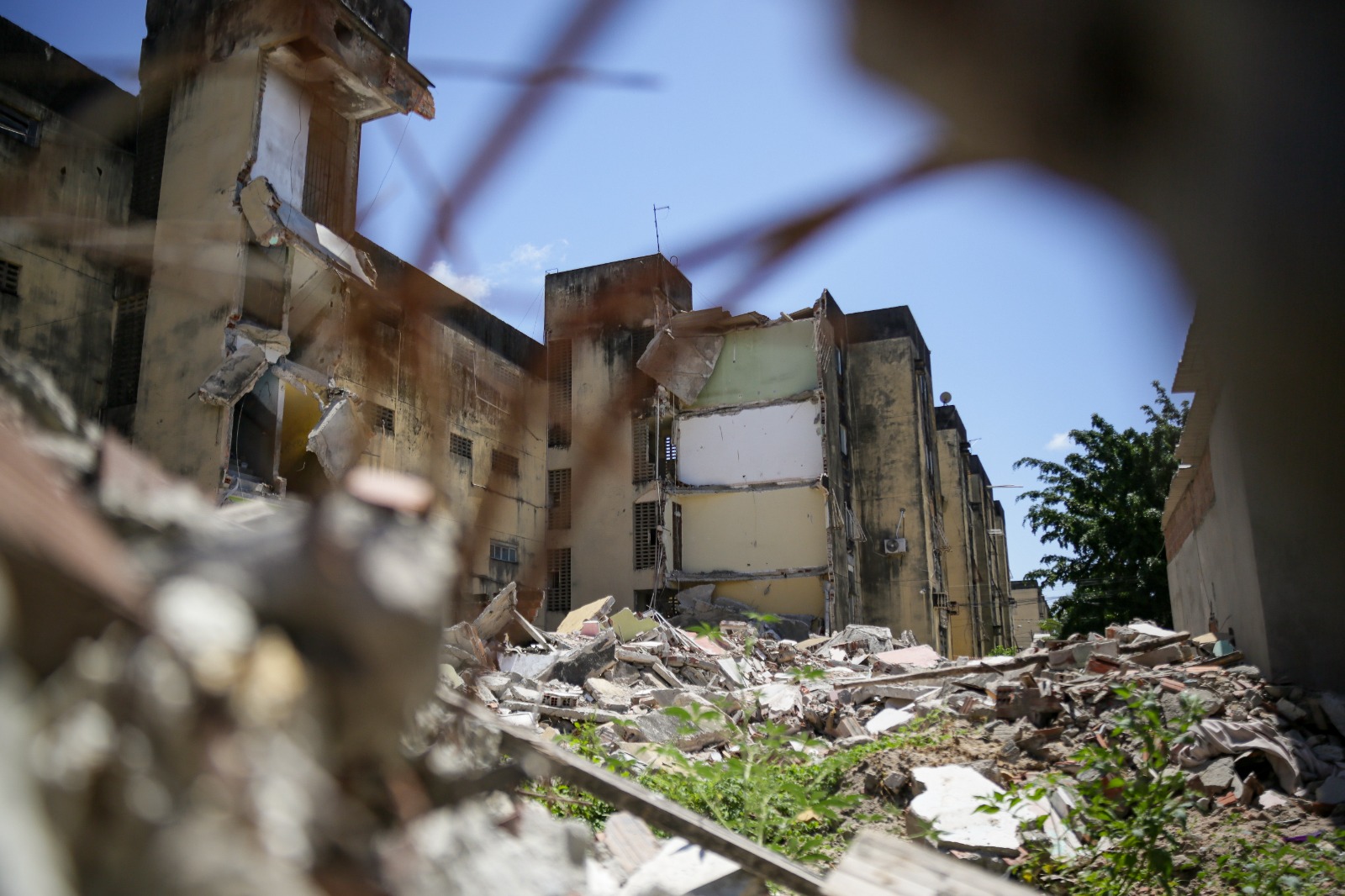 Prédio-caixão que desabou no Conjunto Habitacional Beira-Mar, em Paulista, em julho deste ano, deixando 14 mortos/Rafael Vieira/Arquivo DP Prédio-caixão que desabou no Conjunto Habitacional Beira-Mar, em Paulista, em julho deste ano, deixando 14 mortos/Rafael Vieira/Arquivo DP